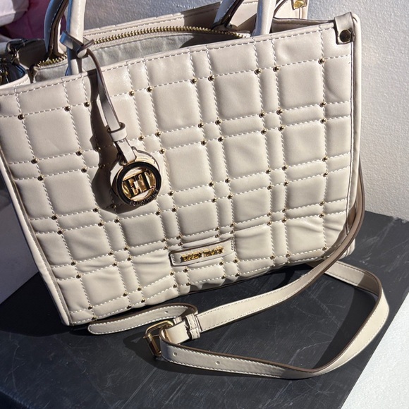 Ellen Tracy Elegant Cream Quilted Handbag - Picture 1 of 9